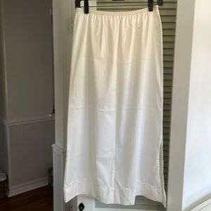 ✨ 3 for $10 Scalloped Skirt Slip